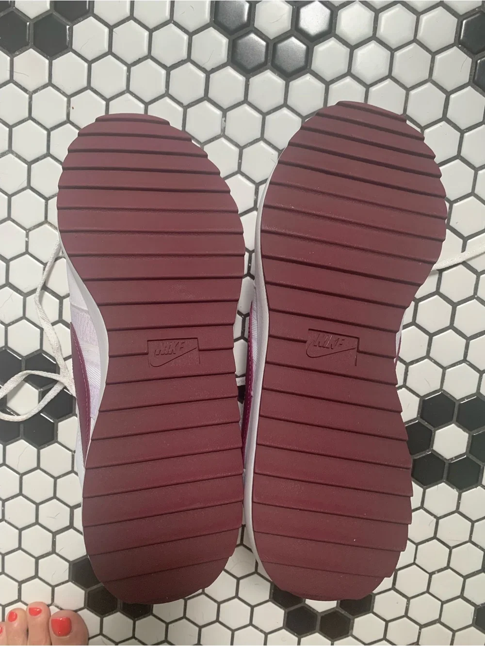 Nike White Golf Shoes with Burgundy Swoosh
